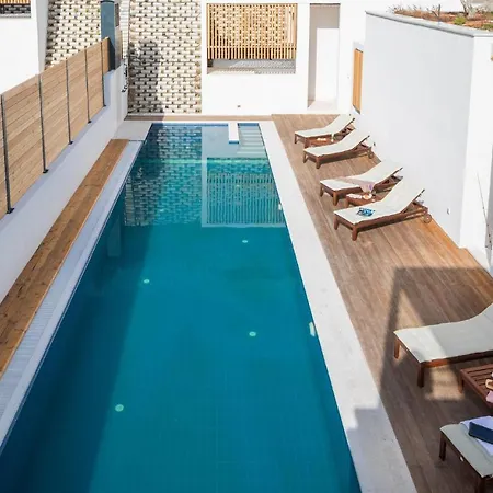 Stunning In With Kitchen